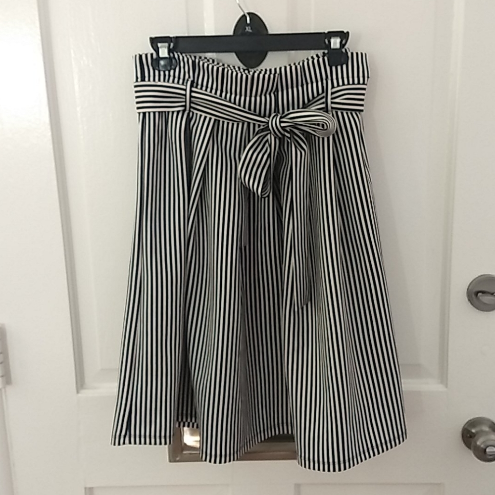 Black and White Stripped Skirt XL NWOT